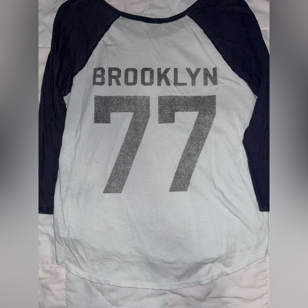 American Eagle printed baseball tee